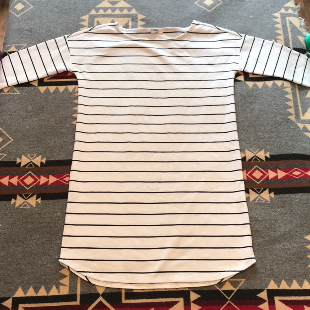 BB DAKOTA BLK/WHITE STRIPED DRESS 3/4 SLEEVES